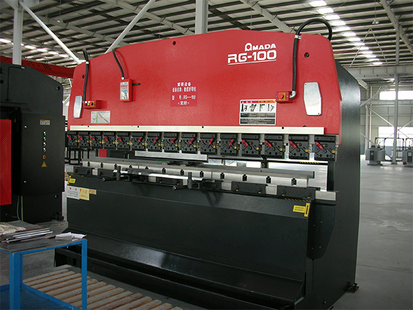 日本AMADA數(shù)控折彎機