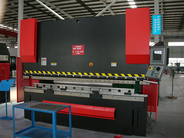 日本AMADA數(shù)控折彎機